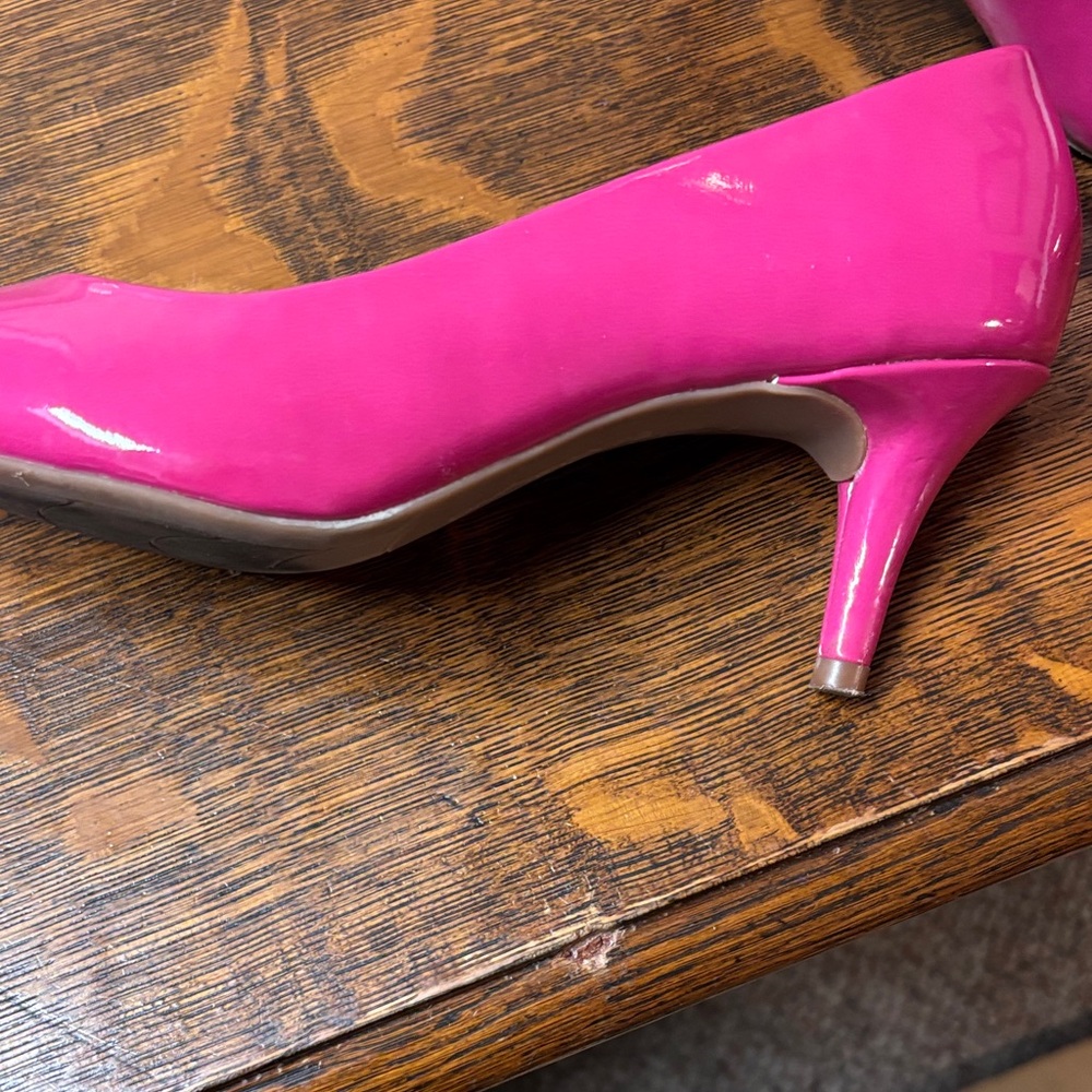 Bandolino Fuchsia Heels - Picture 3 of 3